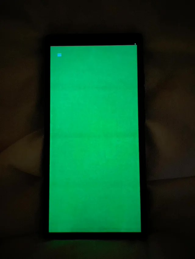 三星 Galaxy S24 系列手机屏幕再出问题，用户吐槽“颗粒感”和“横向条纹”